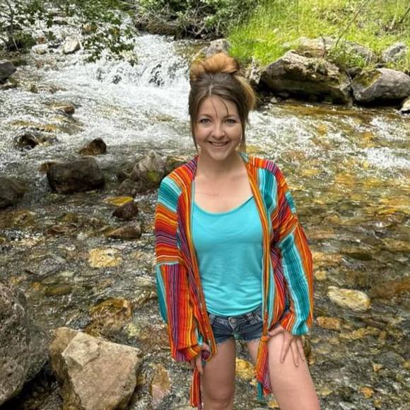 Meet your Posher, Aly - Picture 1 of 1